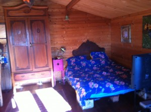 Swiss houten chalet slaapkamer (Swiss Cabin)